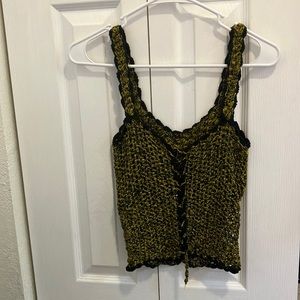 Esta es una blusa de un hilo usado en Cuba para tejer, hecha en cuba por Artex